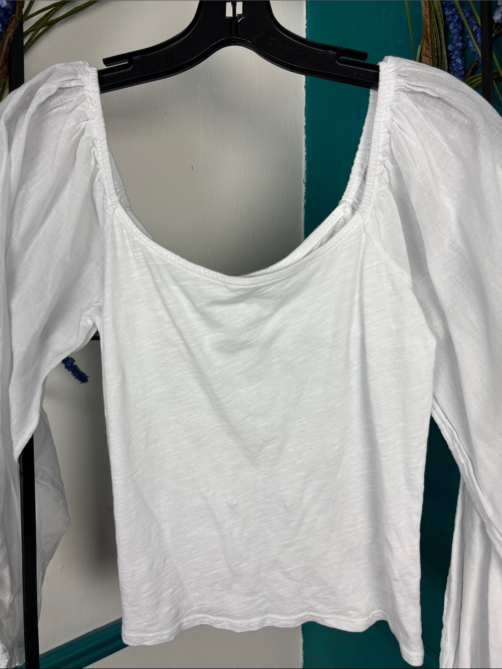 Self contrast White Scoop Neck Peasant Blouse with Puff Sleeves - Picture 4 of 7